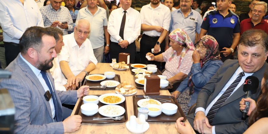 İZMİR YANDI...CEMİL TUGAY ÖDEMİŞ'TE FASULYE PİLAVA KAŞIK SALLADI