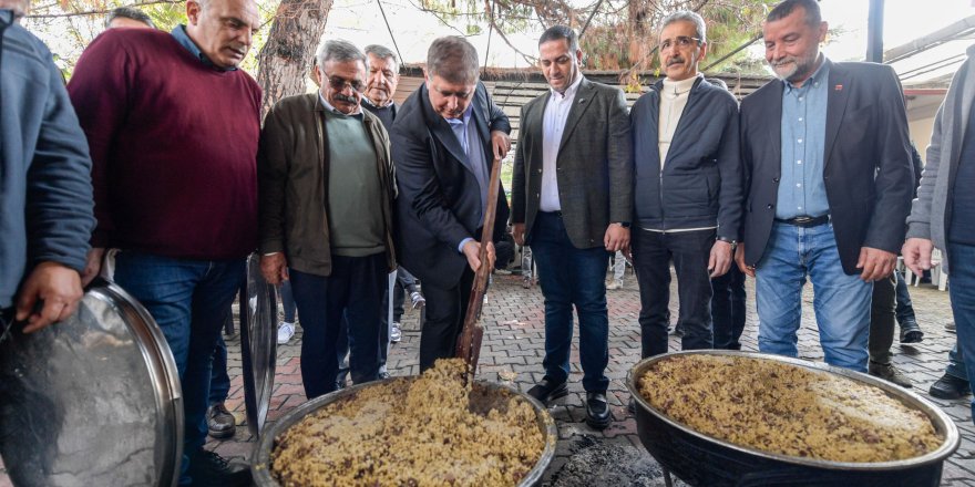 İZMİR'DE GÖNÜLLER BİR OLDU, LOKMALAR PAYLAŞILDI