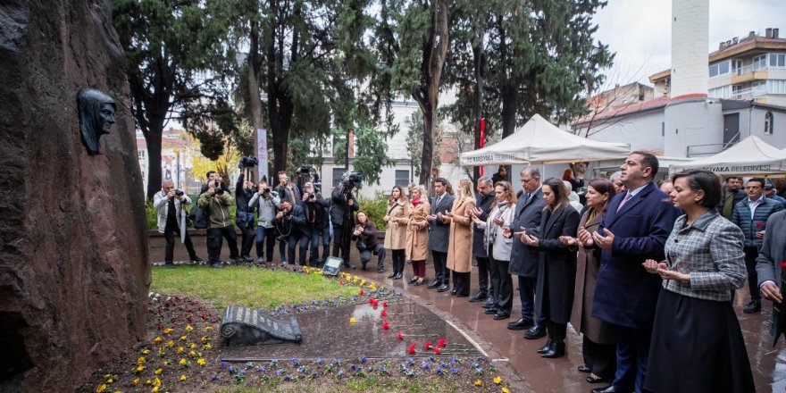 ATATÜRK''ÜN ANNESİ ZÜBEYDE HANIM KARŞIYAKA'DA ANILDI