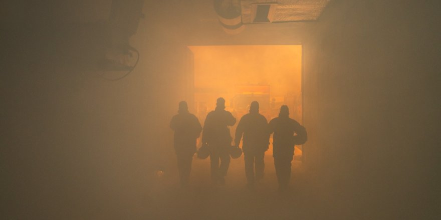 İZMİR'DE BİR AFET KONGRESİ DAHA...DEPREM KAPIYA DAYANDI ÖNLEM YOK AMA KONGRE ÇOK