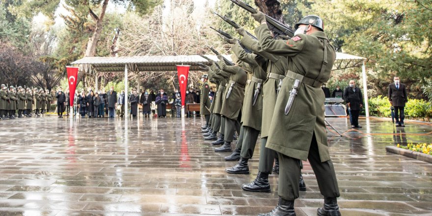 İZMİR'DE 18 MART ÇANAKKALE ZAFERİ YILDÖNÜMÜ ETKİNLİĞİ YAPILDI