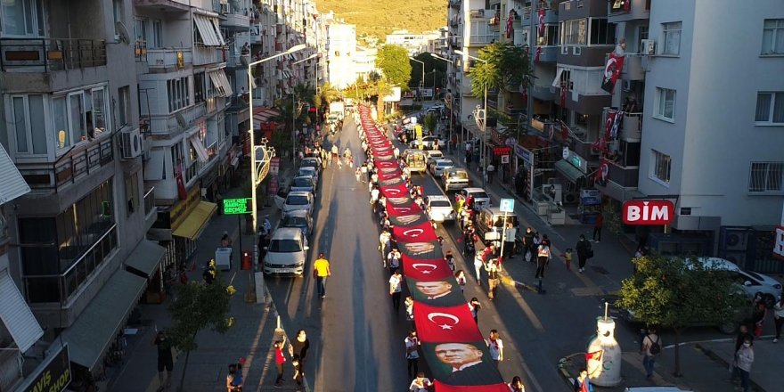 BALÇOVA'NIN GENÇLERİ SOKAKLARA SIĞMADI..COŞKULU KUTLAMA..