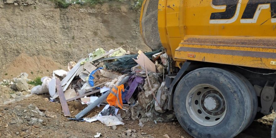 BORNOVA'DA KAÇAK MOLOZ OPERASYONU